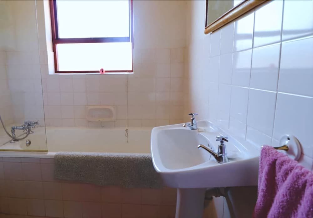 Фото Sues B&b in Bothasig