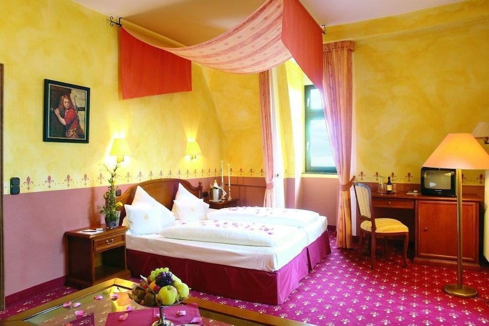 Фото Hotel Burg Staufenberg
