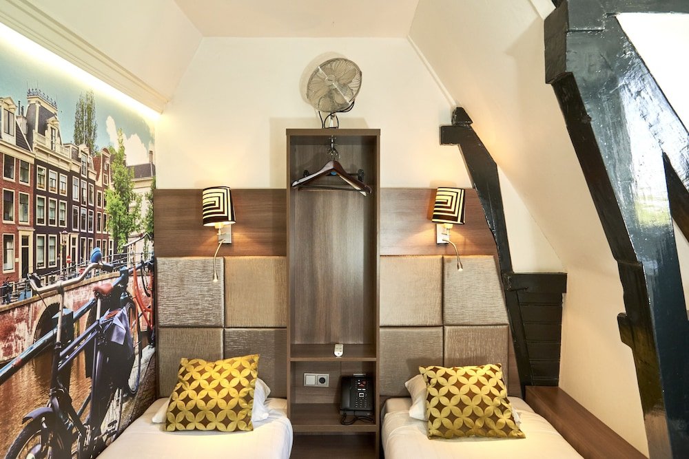 Фото The Townhouse Hotel