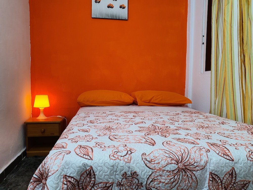 Фото Low Cost Room Plaza de Hierro IV