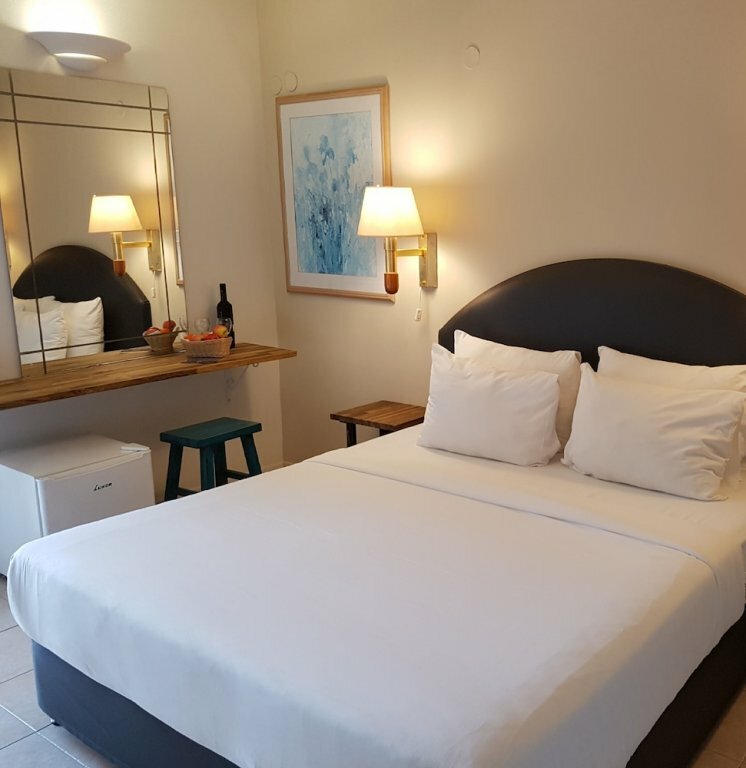 Гостиница Q Village Hotel в Нетании
