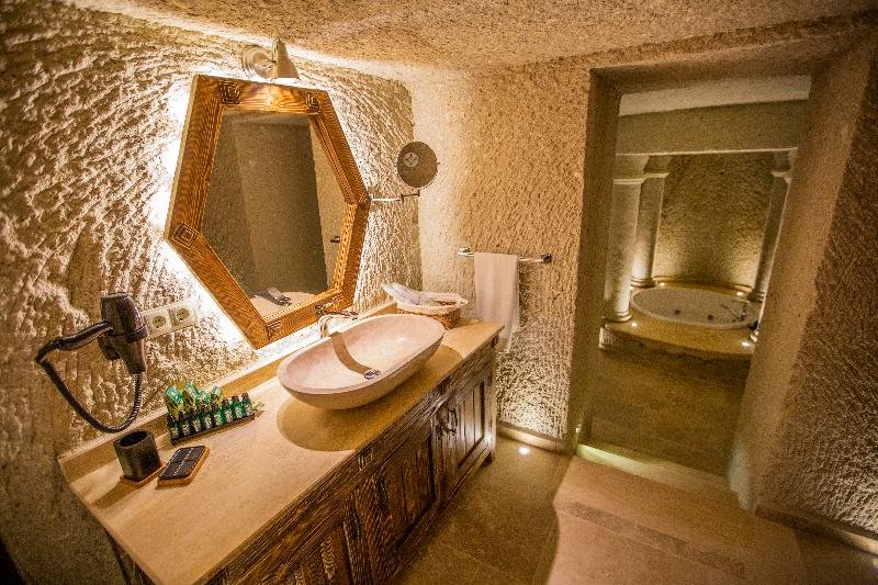 Фото Nino Cave Suites