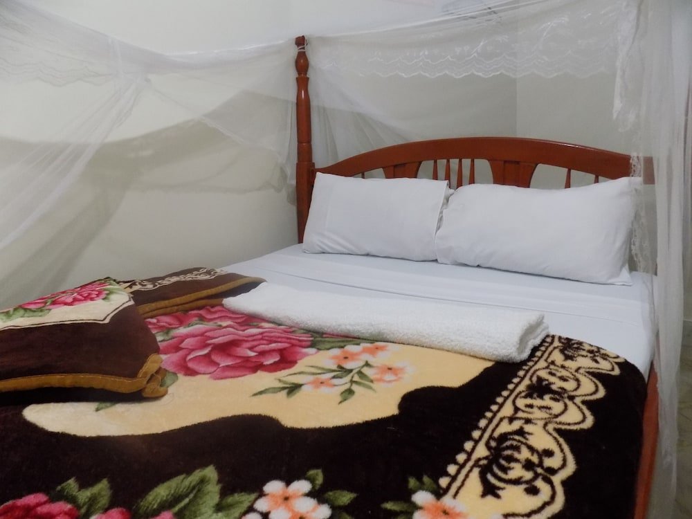 Фото R & R Gardens