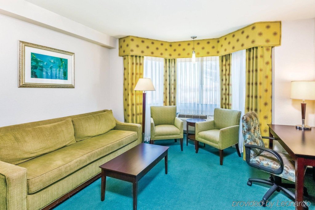 Фото Hampton Inn Monterey