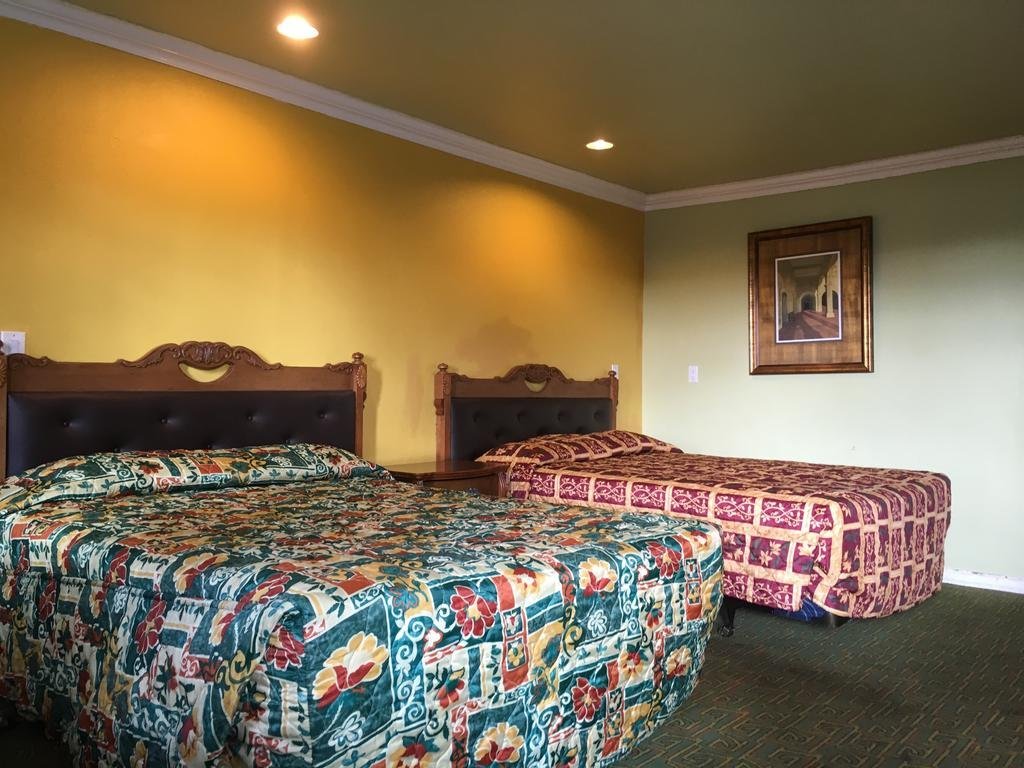 Фото La Petite Rouge Motel