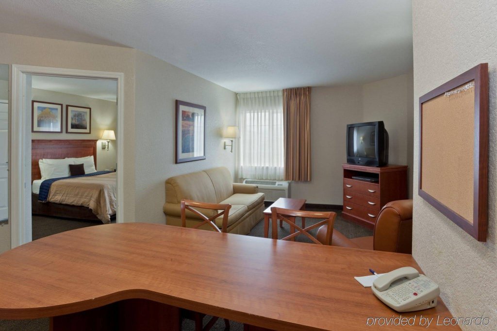 Фото Candlewood Suites Medford, an Ihg Hotel