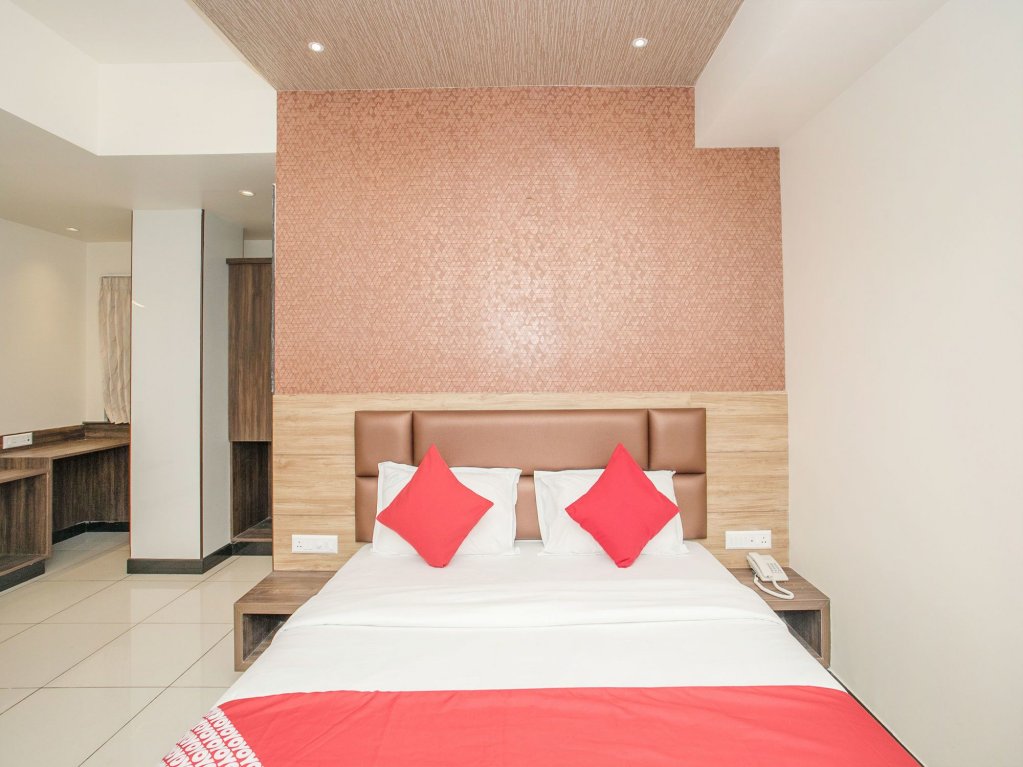 Фото Capital O 15403 Krishna Vaibhava