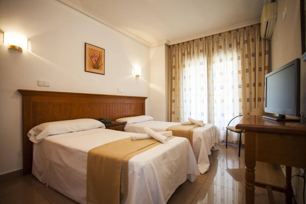 Фото Hotel Victoria Valdemoro