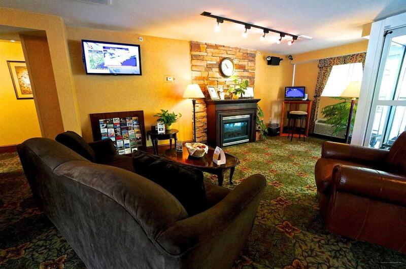 Фото Quality Inn & Suites Evergreen Hotel