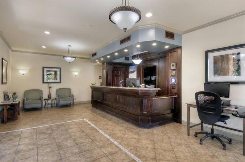 Фото Aggie Inn, Ascend Hotel Collection