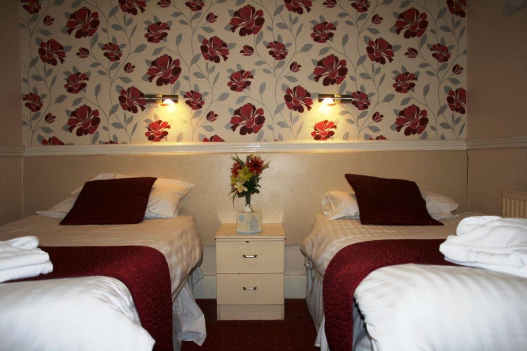 Фото The Blenheim Mount Hotel