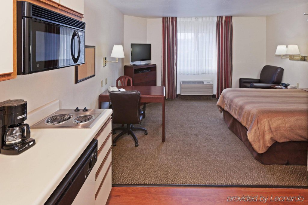 Фото Sonesta Simply Suites Oklahoma City