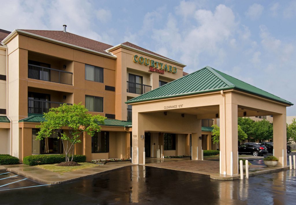 Фото Courtyard by Marriott Indianapolis Northwest