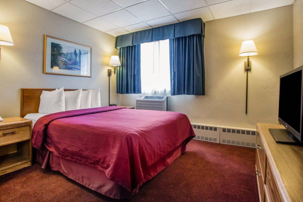 Фото Quality Inn & Suites Downtown