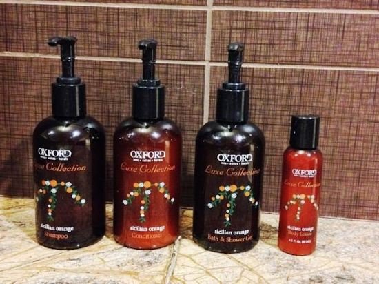 Фото Oxford Suites Redding