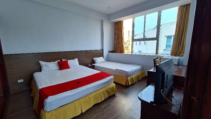 Гостиница RedDoorz Plus near Van Mieu Quoc Tu Giam в Ханое