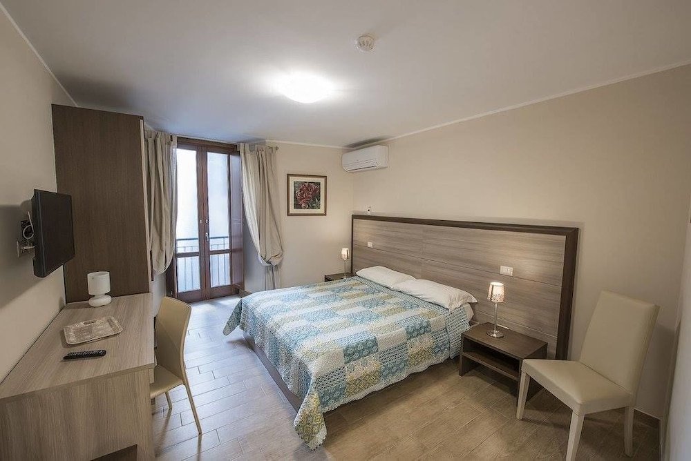 Фото Flora Hotel