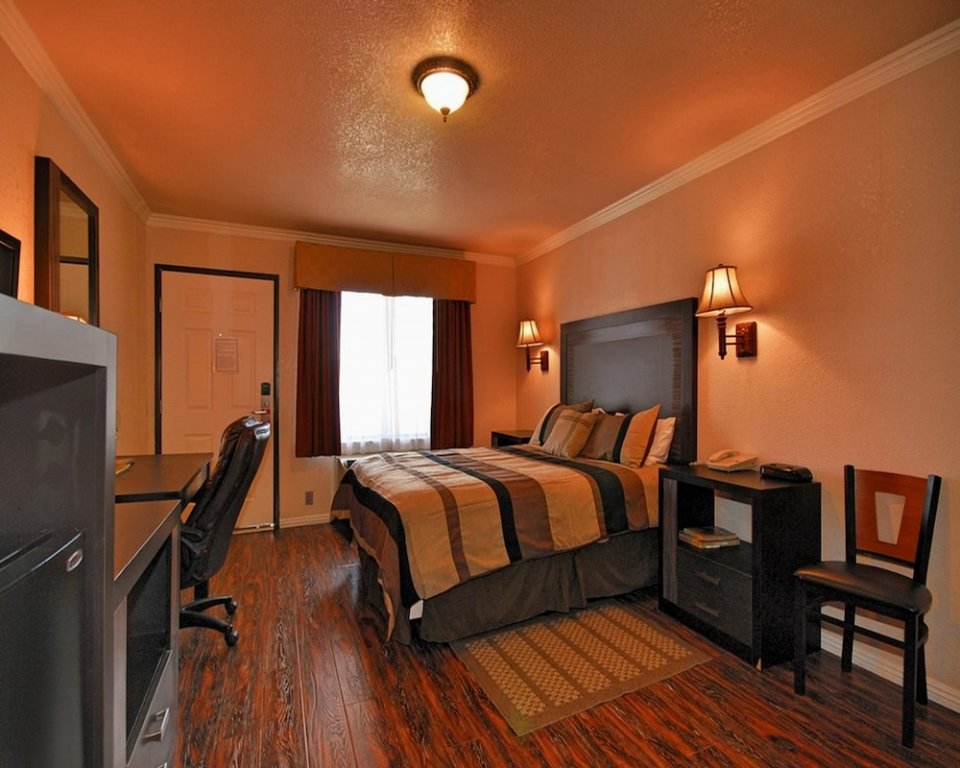 Фото Santa Clarita Motel