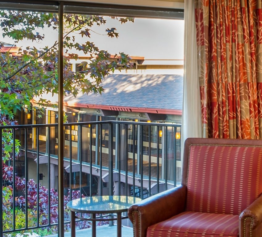 Фото Doubletree by Hilton Seattle Airport