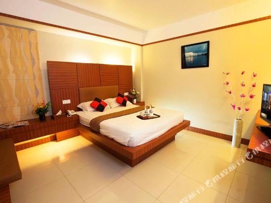 Фото Maximillian