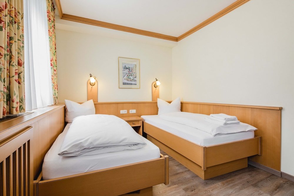 Фото Hotel Bayerischer Löwe