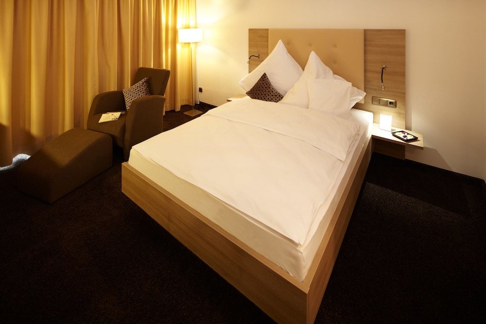 Фото Hotel und Gasthof Zum Hirsch
