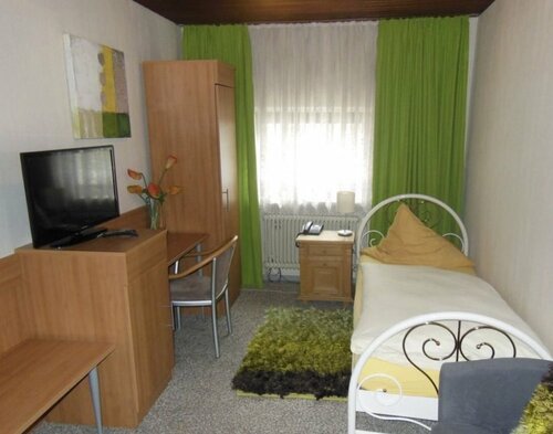 Гостиница Hotel Kämpgens - Hof в Оберхаузене