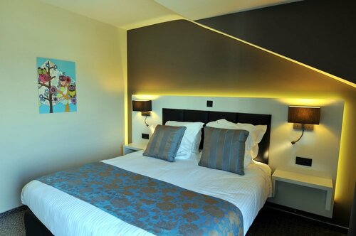 Внешний вид отеля Hotel L' Amandier в Рекони, фото 2