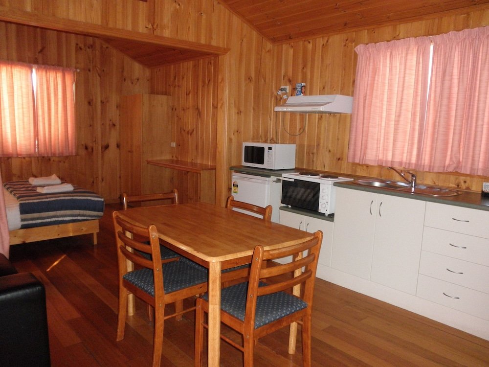 Фото Strahan Village