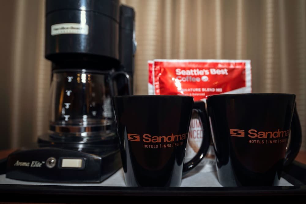 Фото Sandman Hotel & Suites Winnipeg Airport