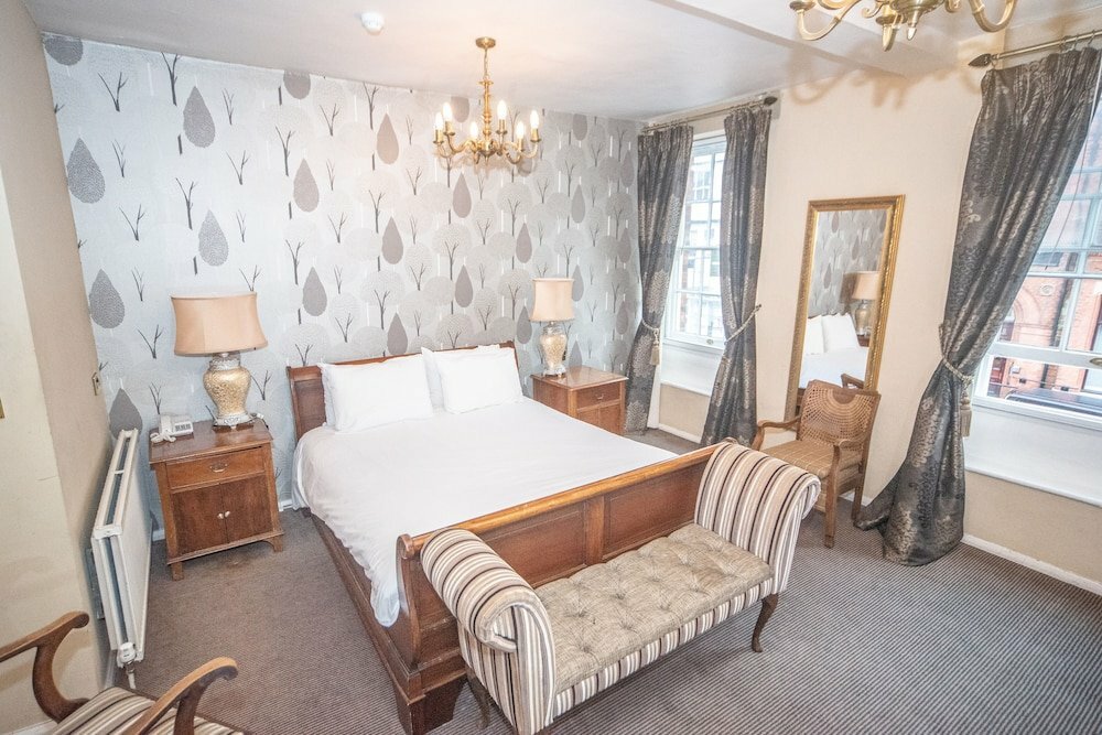 Hotel Cock Hotel Stony Stratford by Greene King Inns, England, photo