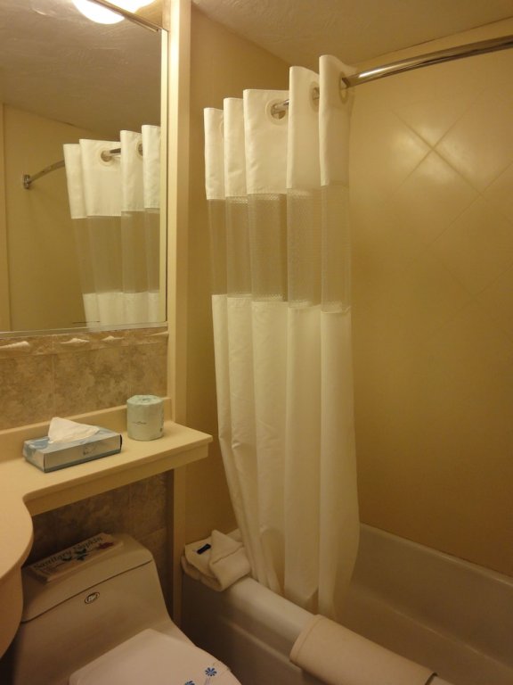 Фото Hyannis Travel Inn