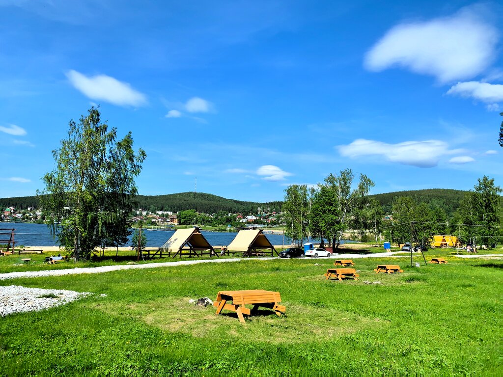 Tatil köyleri Peschanyy Bereg, Sverdlovskaya oblastı, foto