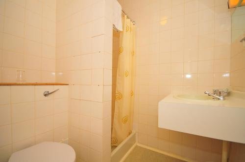 Фото Dolforwyn Hall Country House