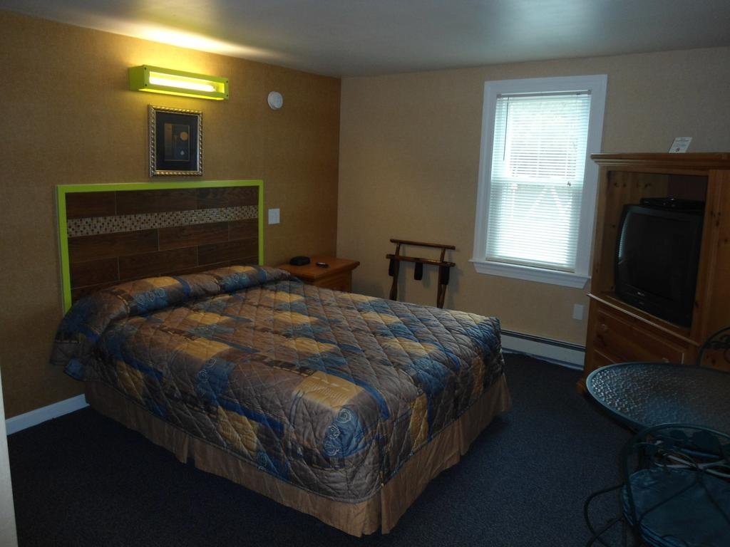 Фото Carleton Circle Motel Falmouth