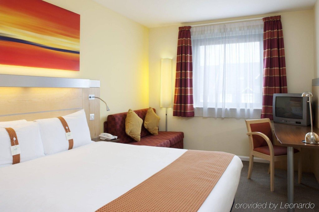 Фото Holiday Inn Express Hemel Hempstead, an Ihg Hotel