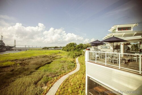 Гостиница Harborside at Charleston Harbor Resort and Marina в Маунт Плезант