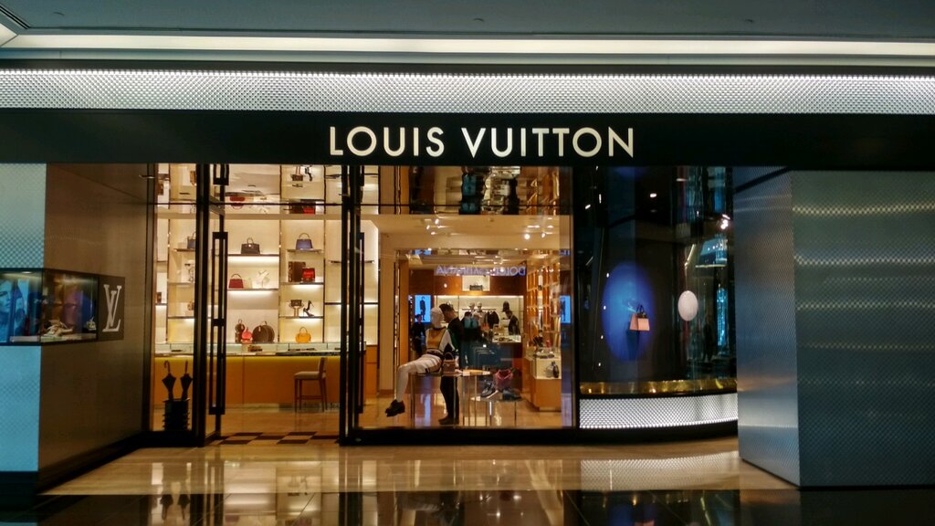 Сөмке және шабадан дүкені Louis Vuitton, Алматы, фото