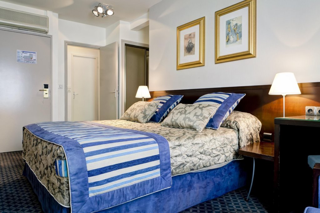 Фото Hotel Chromatics by HappyCulture