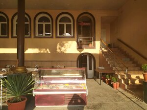 Meros (Chilonzor tumani, Arnasoy koʻchasi, 51А), cafe