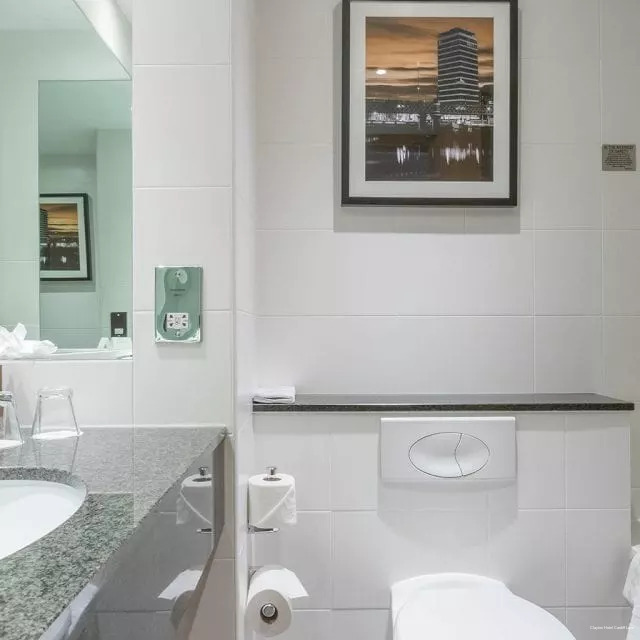 Фото Clayton Hotel Cardiff Lane