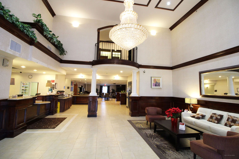 Фото Comfort Suites Near University