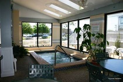 Фото Hyannis Travel Inn