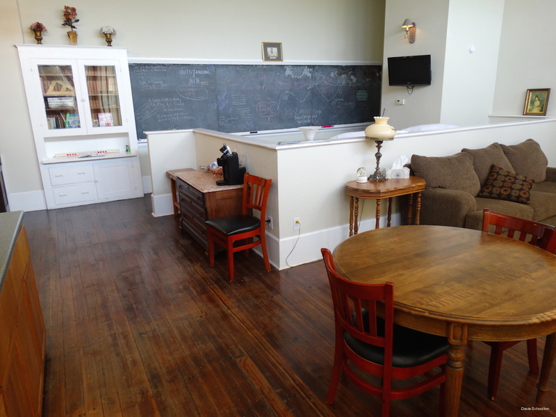 Фото Davie School Inn