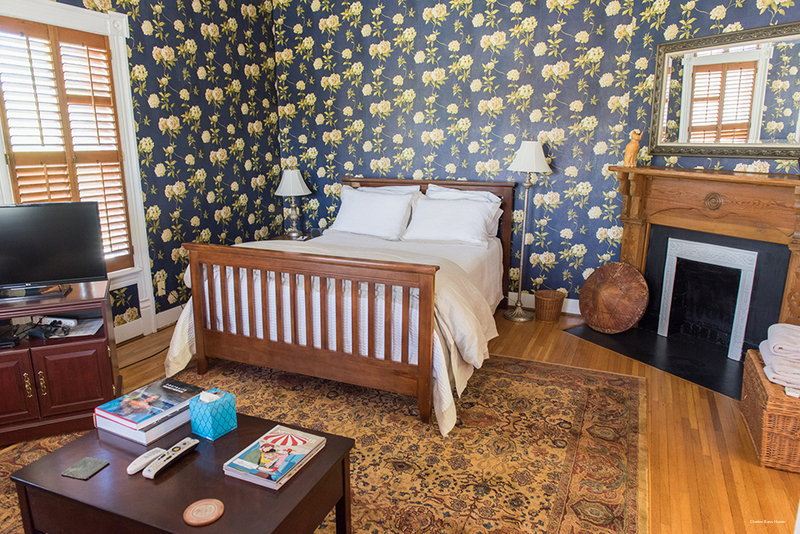 Фото Charles Bass House Bed & Breakfast