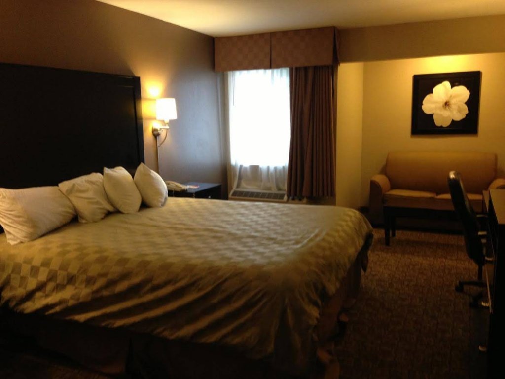 Фото Ramada by Wyndham Fresno North