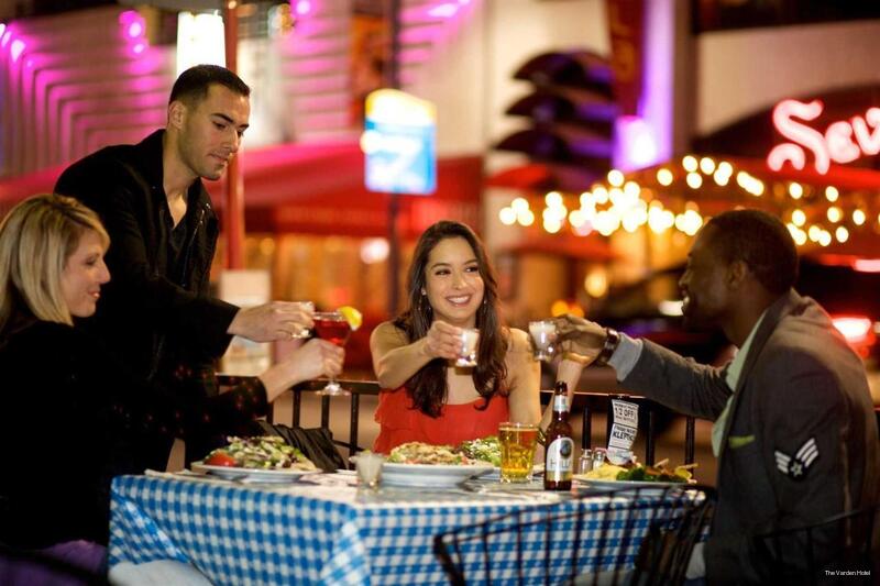 Фото The Varden Hotel