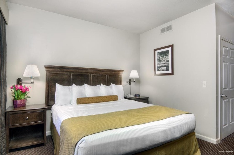 Фото University Park Inn & Suites