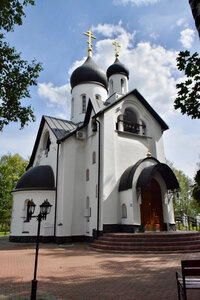 Храм Новомучеников Подольских (42А, стр. 1, посёлок Шишкин Лес), православный храм в Москве