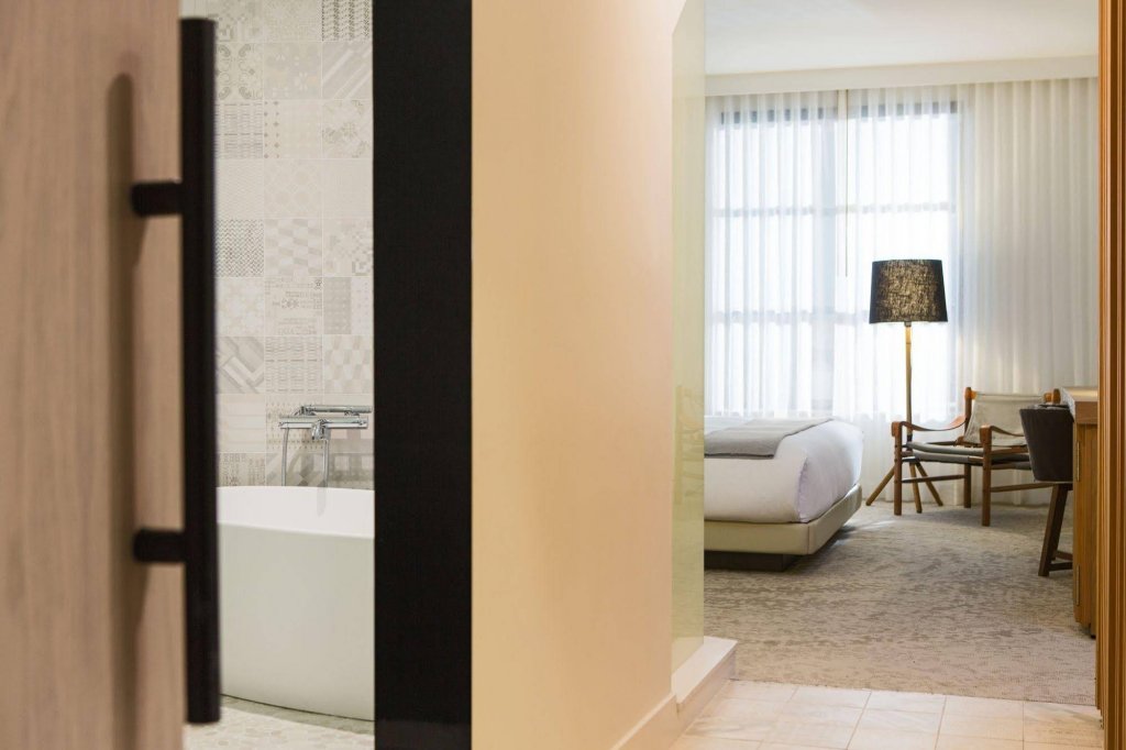 Фото Kimpton La Peer Hotel